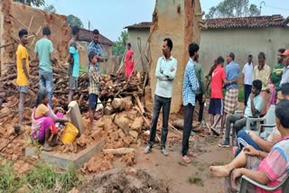 mud house collapses in Lohardaga