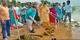 Minister Ponnam Cleared Ganesh Nimajjanam Waste