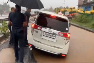 Shivraj Singh Chouhan's Car Gets Stuck In Pothole In Jharkhand