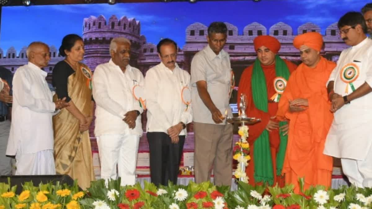 swamiji-urges-for-channammas-kittoor-utsav-to-be-a-national-festival