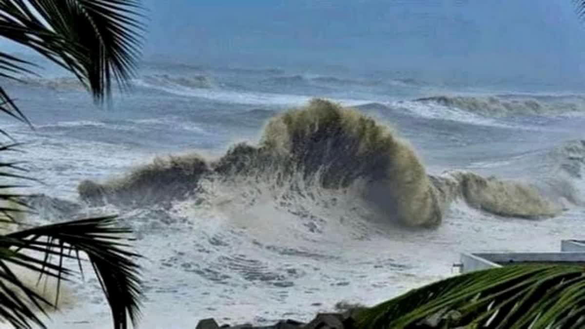 Latest Hamoon Cyclone In Bay Of Bengal