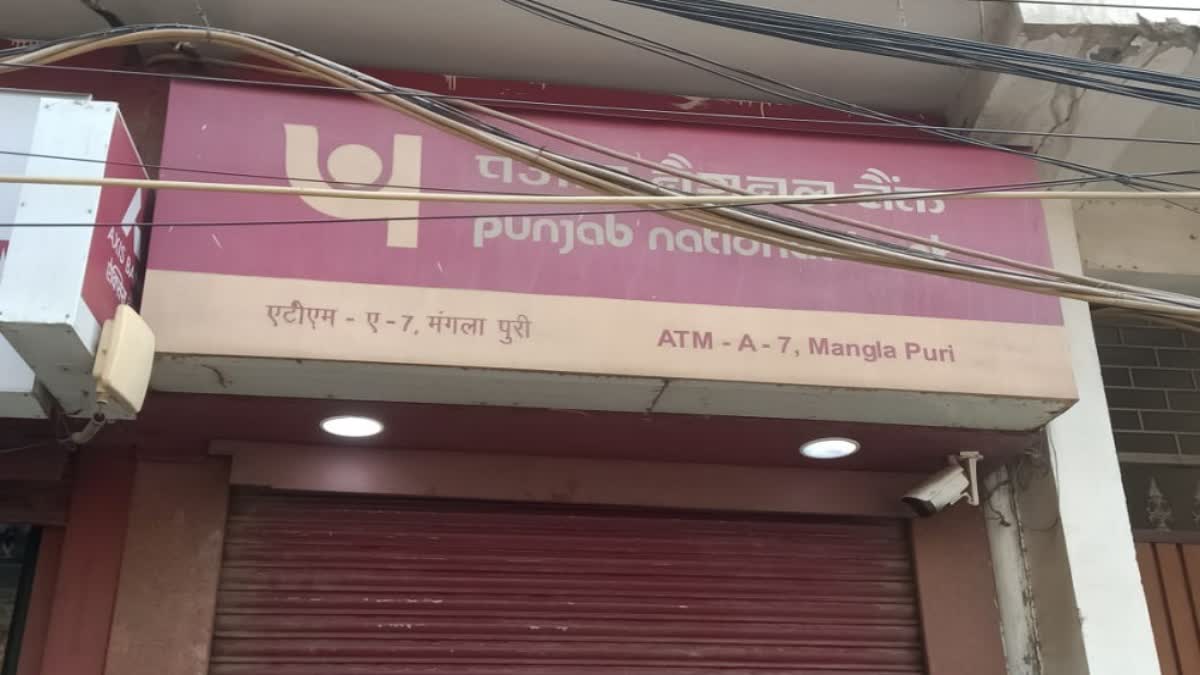 Thieves stole lakhs of rupees from ATM in Delhi
