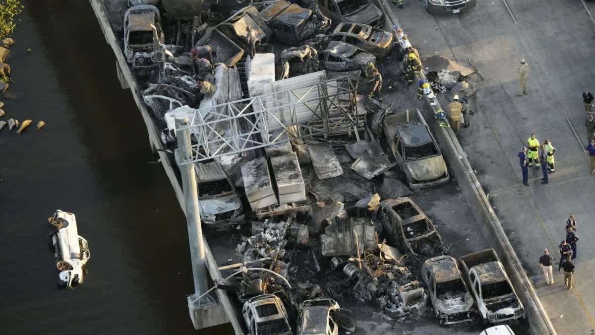 Massive Vehicle crash in louisiana due to Super Fog