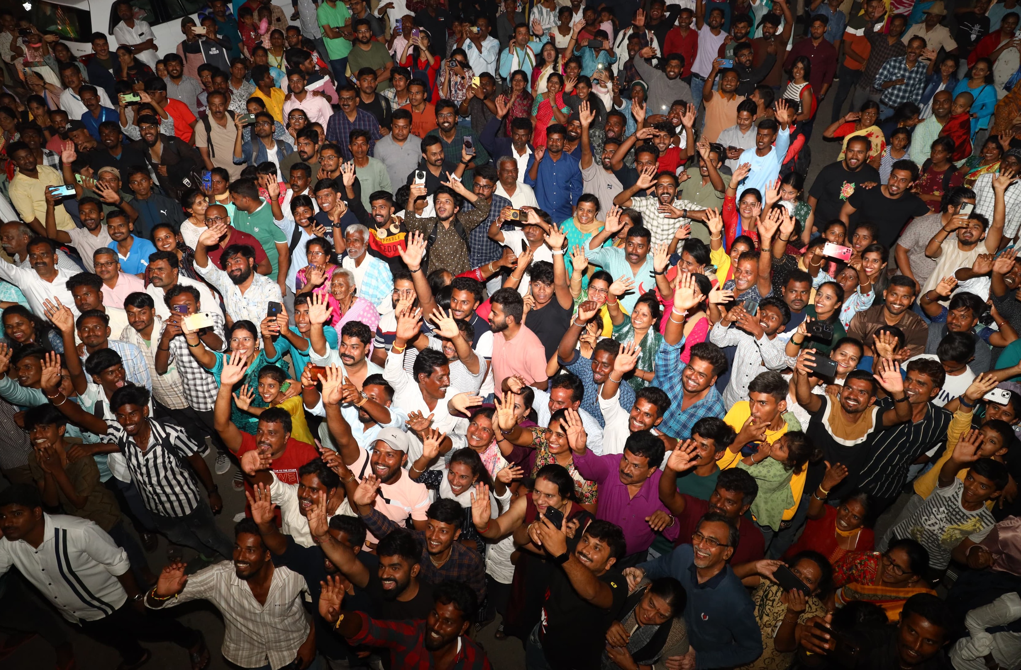 CM Siddaramaiah watched the Mysuru Dasara lightings in ambari