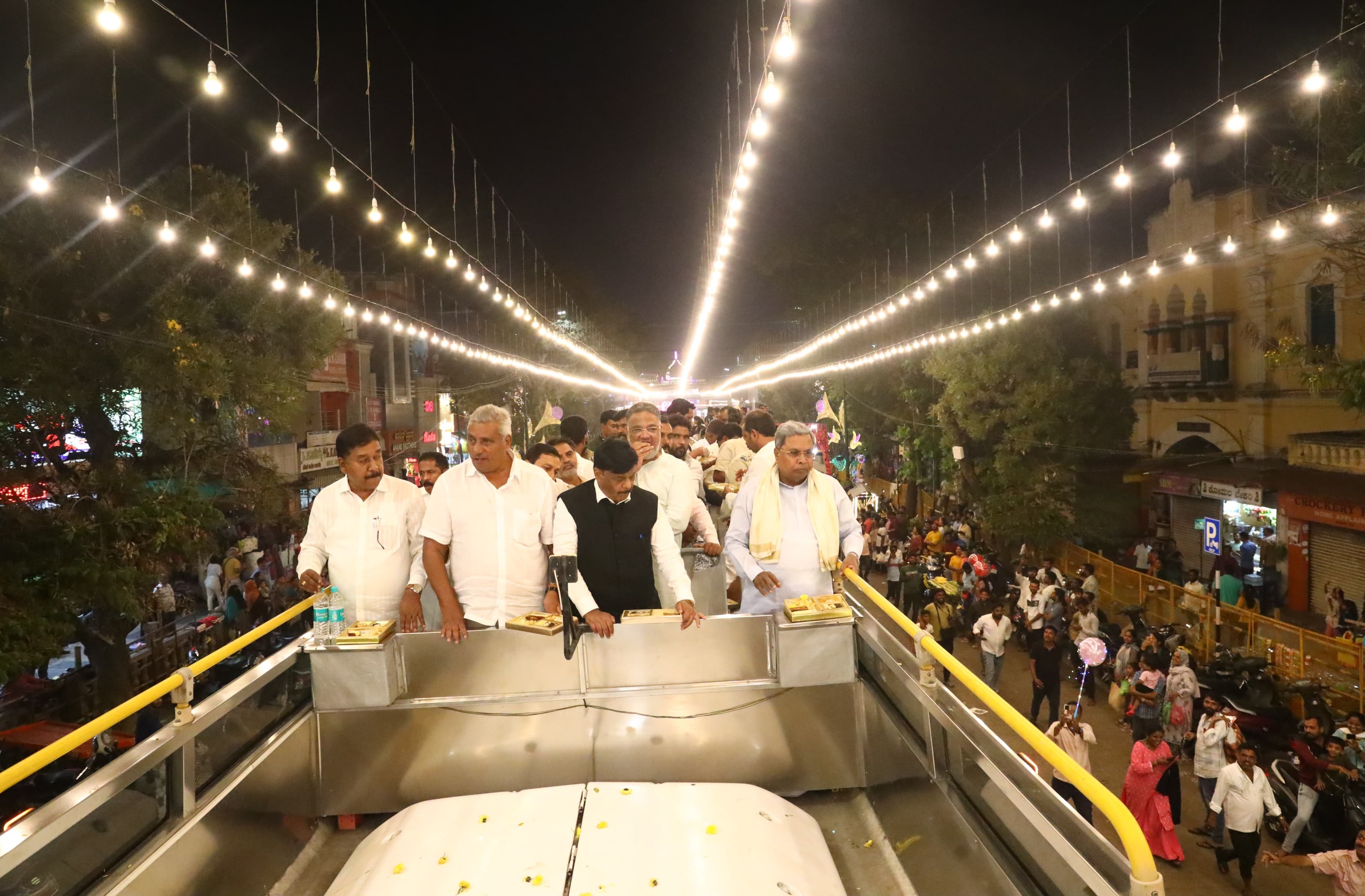 CM Siddaramaiah watched the Mysuru Dasara lightings in ambari