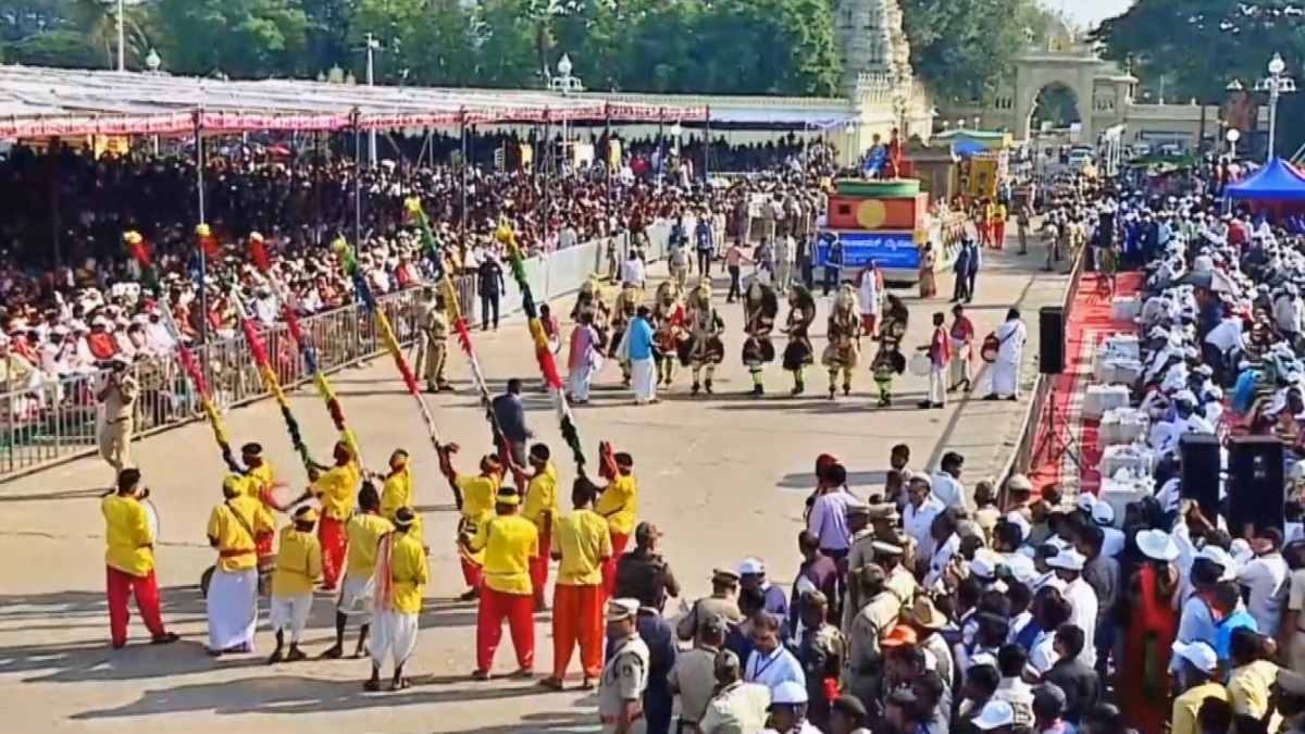 ದಸರಾ ಸ್ತಬ್ಧಚಿತ್ರಗಳ ಮೆರವಣಿಗೆ