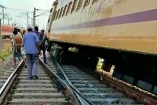 train derailed near Chennai Avadi