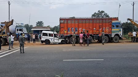 road-accident-in-giridih-two-brothers-died-in-ambulance-collision-with-truck