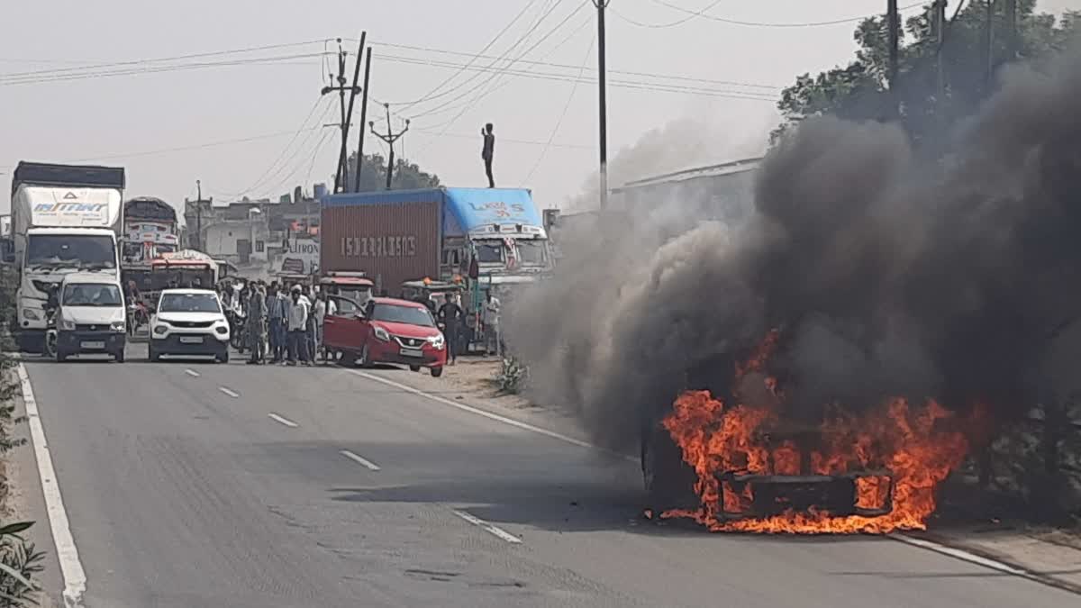 मुरैना के नेशनल हाईवे पर धू-धू कर जली कार