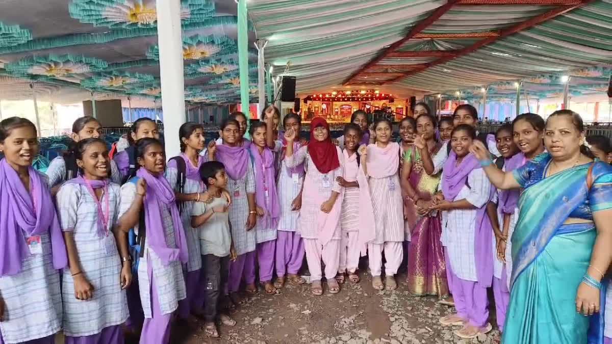 The buzz of female students rang out at the Kittur Utsav