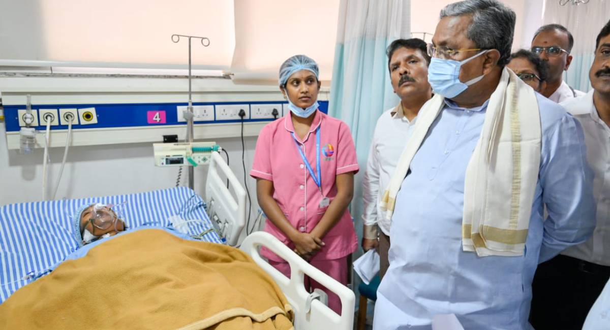 CM Siddaramaiah speaks to an injured at the hospital