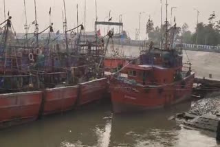 FISHERMEN BOATS SANK IN RIVER