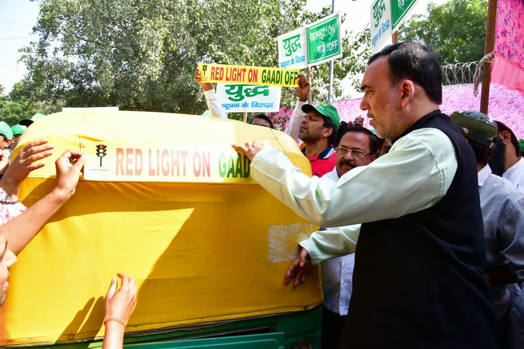 Red light on, vehicle off campaign started in Delhi