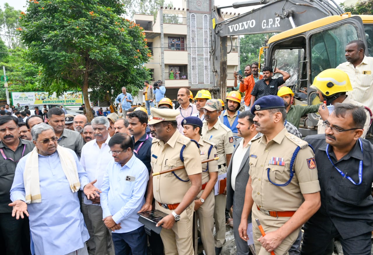 CM announced a compensation of 5 lakhs each to the families of the deceased in the building collapse