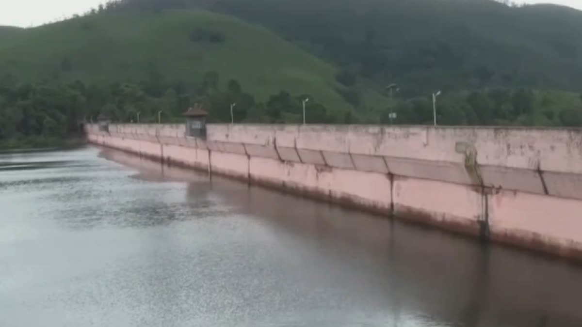 water level increased in Mullaperiyar dam flood warning issued to the river bank near living people