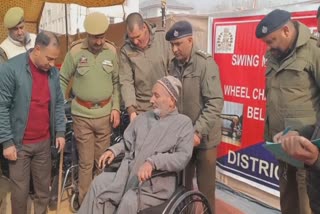 police-distributed-wheelchair-among-needy-in-sopore-baramulla