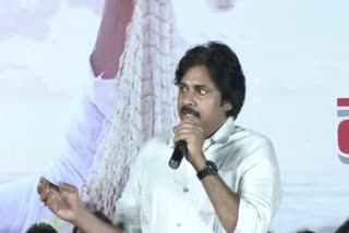 pawan_kalyan_distributes_cheques_to _fishermen