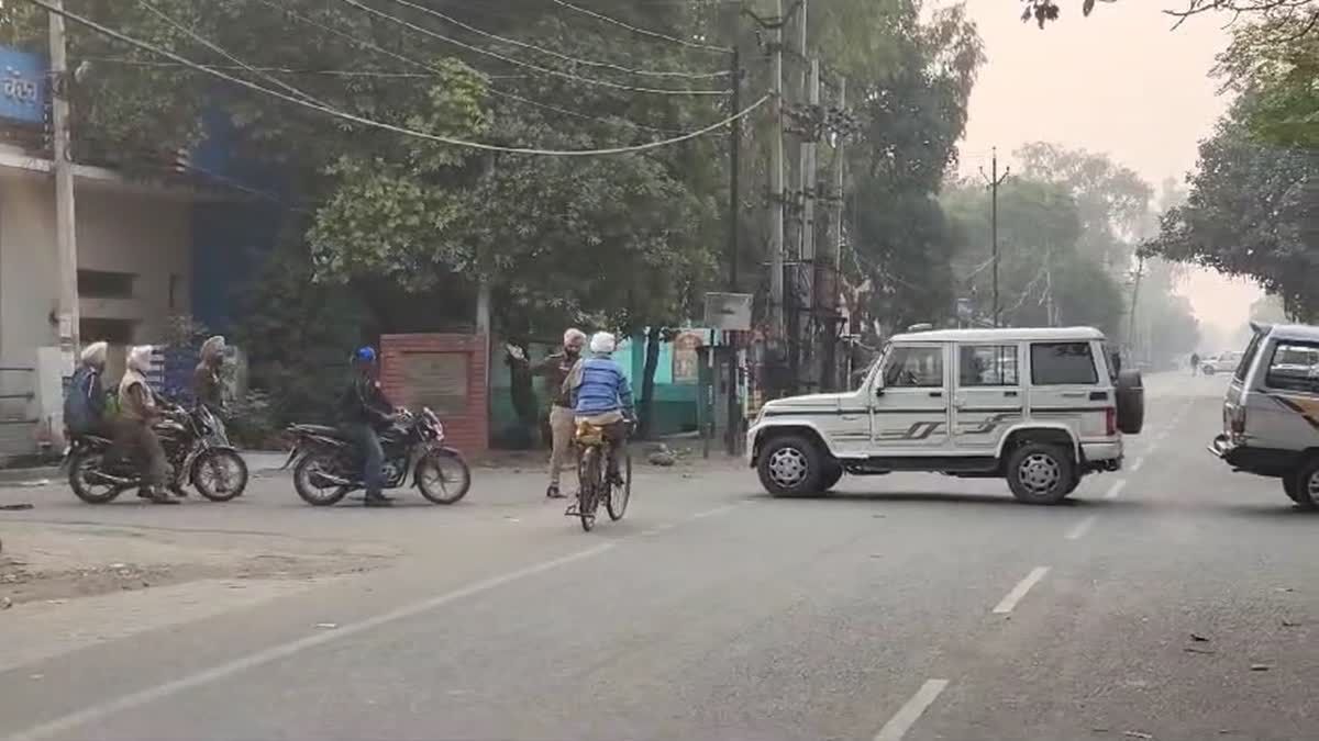 Police seal the road leading to Ajnala Police station in Amritsar, Punjab after suspicious object is spotted. A bomb disposal squad was rushed to the spot