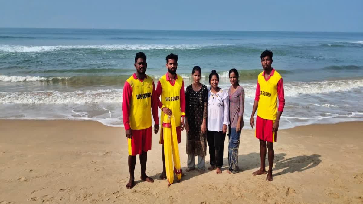 3-young-women-rescue-while-swept-away-by-the-waves