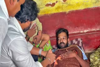 nikhil-kumaraswamy-visits-the-house-of-a-jds-activists-who-attempted-suicide