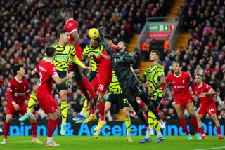 Arsenal continues to top the chart as they manage to draw 1-1 against Liverpool at Antfield on Saturday. Gabriel Jesus' put a fourth-minute header in but Liverpool's Mohamed Salah evened the score in the 29th.