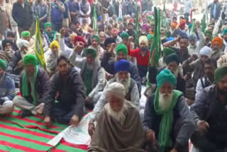 Dharna staged by the family against the policeman's murder case against the international kabaddi player in barnala