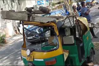 Etv Bharatelectric-pole-fallen-on-auto-and-driver-miraculous-escape-in-bengaluru