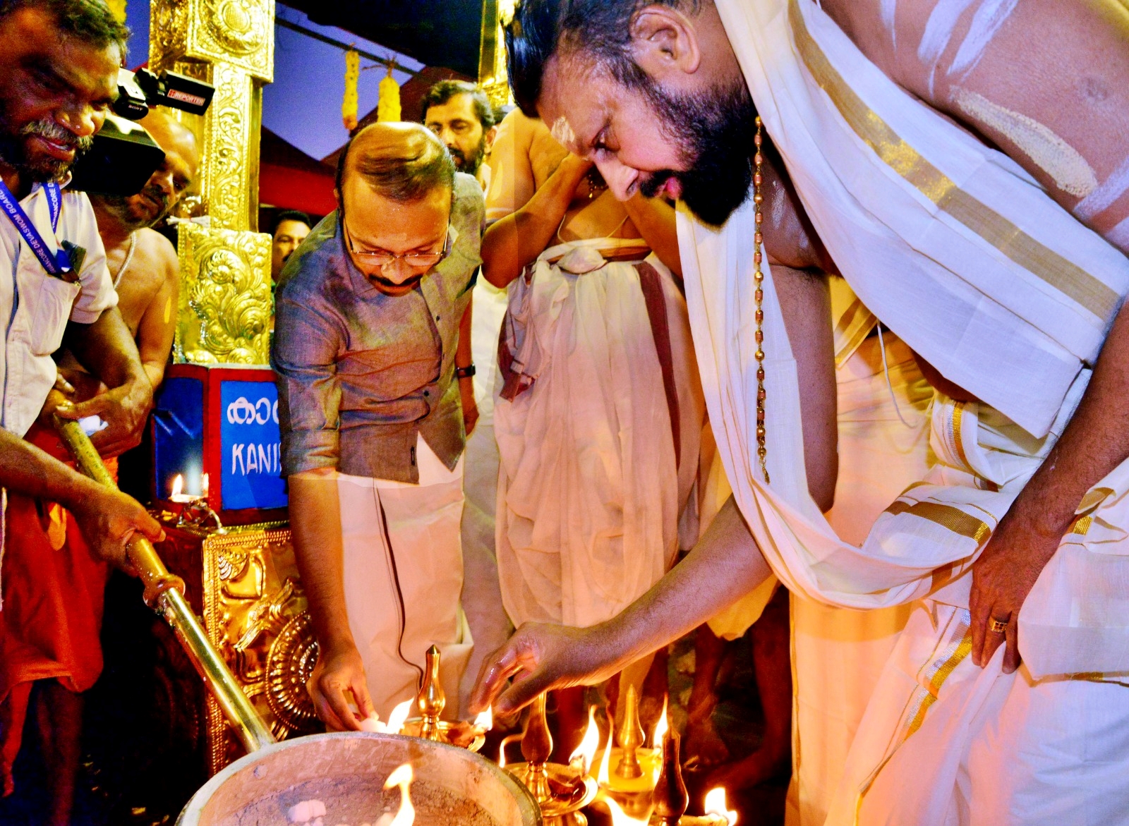 കർപ്പൂരാഴി ഘോഷയാത്ര  SABARIMALA MANDALA POOJA 2024  ശബരിമല മണ്ഡലപൂജ  SABARIMALA NEWS