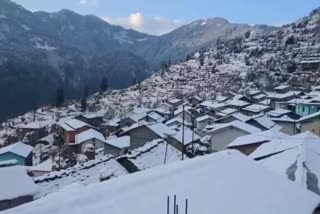 Heavy snowfall in Chamoli