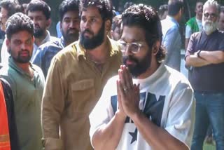 Allu Arjun goes to the police station for questioning