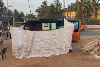 2 Found Dead In Parked Caravan In Kerala's Vatakara