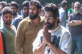 Allu Arjun arrives at Chikkadapally police station