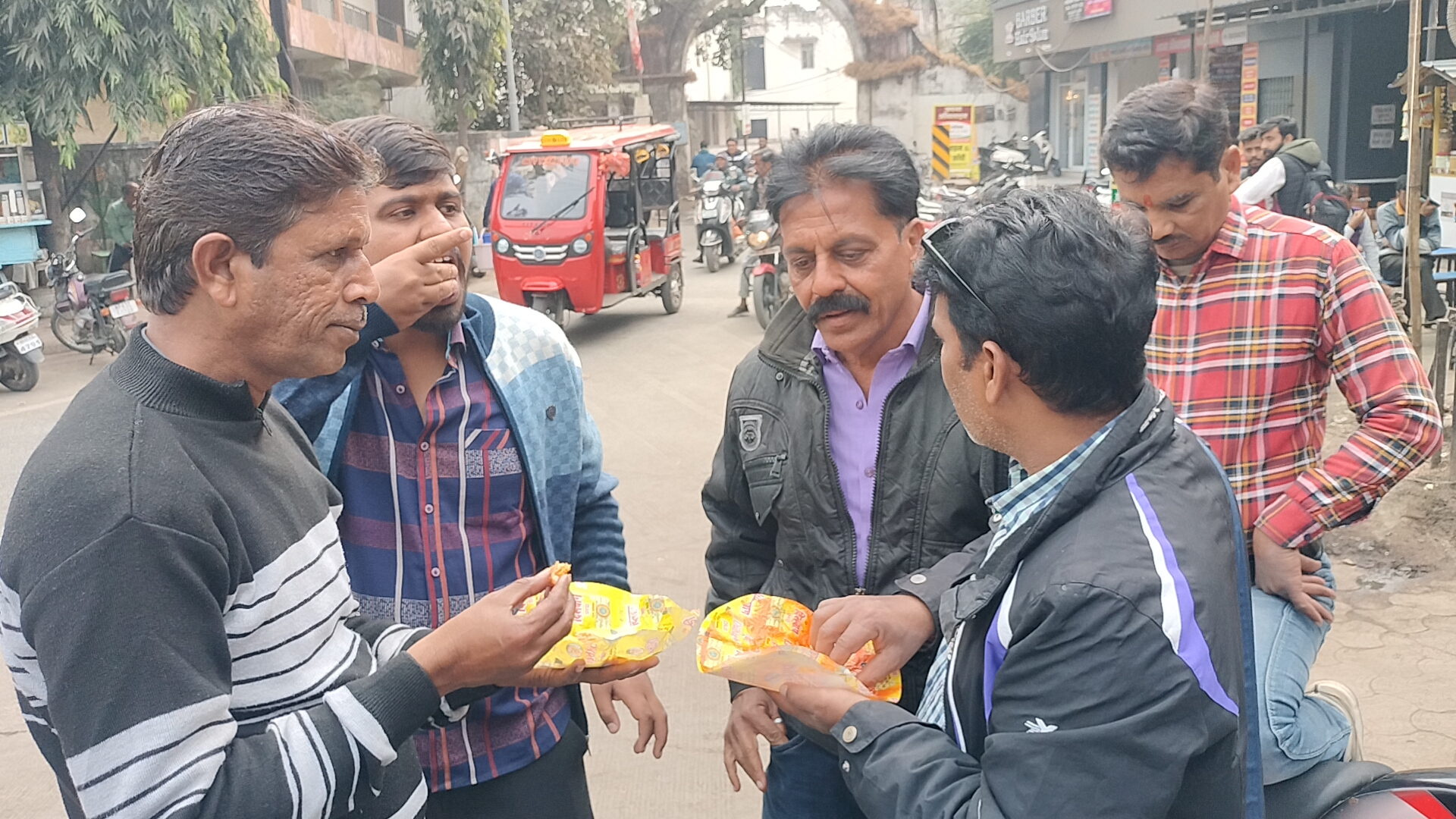 Mohan Yadav eat Tar Kachori