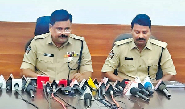 mlc anantha babu accepted that he murdered driver subramanyam, driver subramanyam case, driver subramanyam case update, mlc anantha babu arrest, mlc anantha babu arrest update, ಡ್ರೈವರ್ ಸುಬ್ರಮಣ್ಯಂ ಕೊಲೆ ಮಾಡಿರುವುದಾಗಿ ಒಪ್ಪಿಕೊಂಡ  ಎಂಎಲ್‌ಸಿ ಅನಂತ ಬಾಬು, ಡ್ರೈವರ್ ಸುಬ್ರಮಣ್ಯಂ ಕೇಸ್, ಡ್ರೈವರ್ ಸುಬ್ರಮಣ್ಯಂ ಕೇಸ್ ಅಪ್‌ಡೇಟ್, ಎಂಎಲ್‌ಸಿ ಅನಂತ ಬಾಬು ಬಂಧನ, ಎಂಎಲ್‌ಸಿ ಅನಂತ ಬಾಬು ಅರೆಸ್ಟ್ ಅಪ್‌ಡೇಟ್,