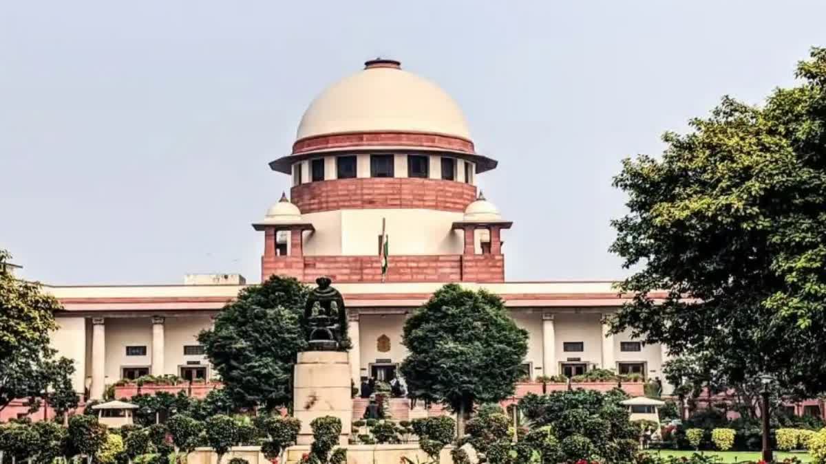 SC stays criminal proceedings