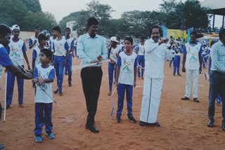 trichy district collector and mayor perform silambam in khelo india games in trichy