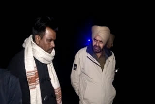 Unidentified dead body found on the bridge of Amritsar, police reached the spot and are investigating