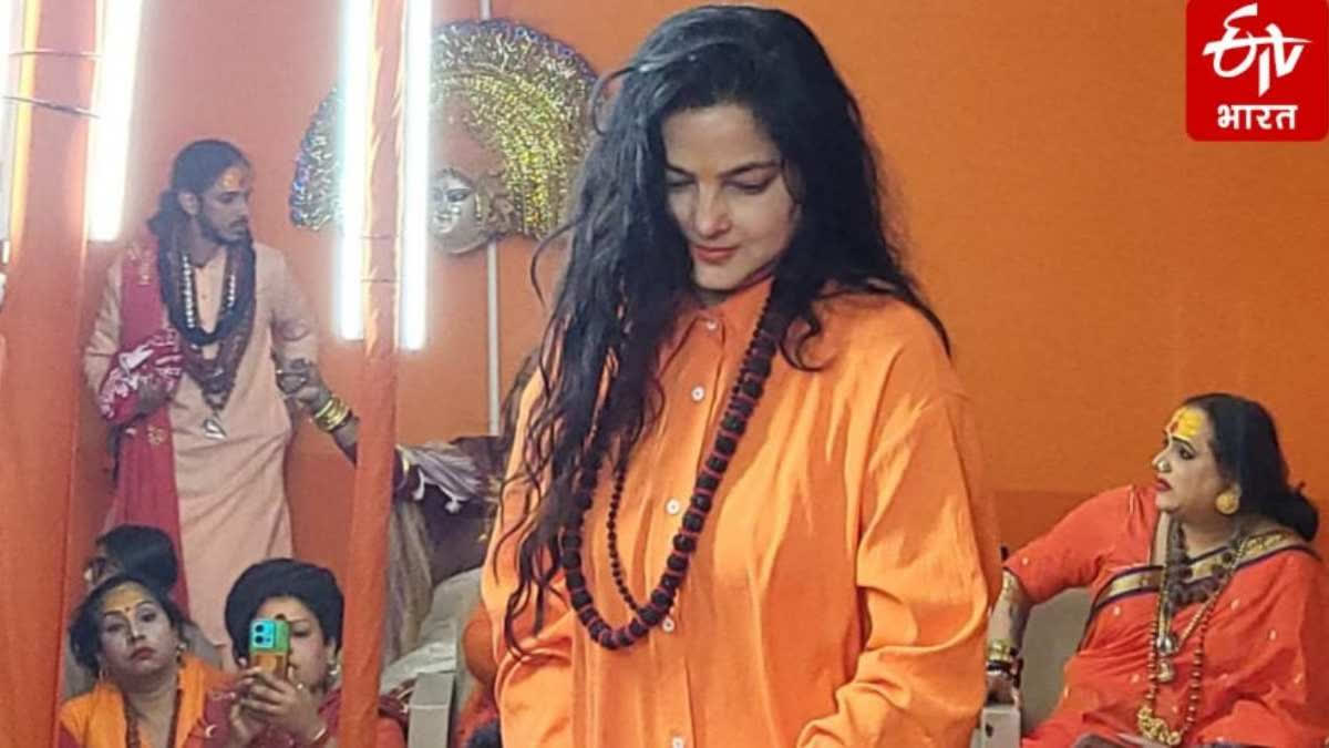 prayagraj-mahakumbh-2025-bollywood-actress-mamta-kulkarni-became-mahamandaleshwar-of-kinrar-akhara-offered-pind-daan-of-herself-and-her-family-at-sangam