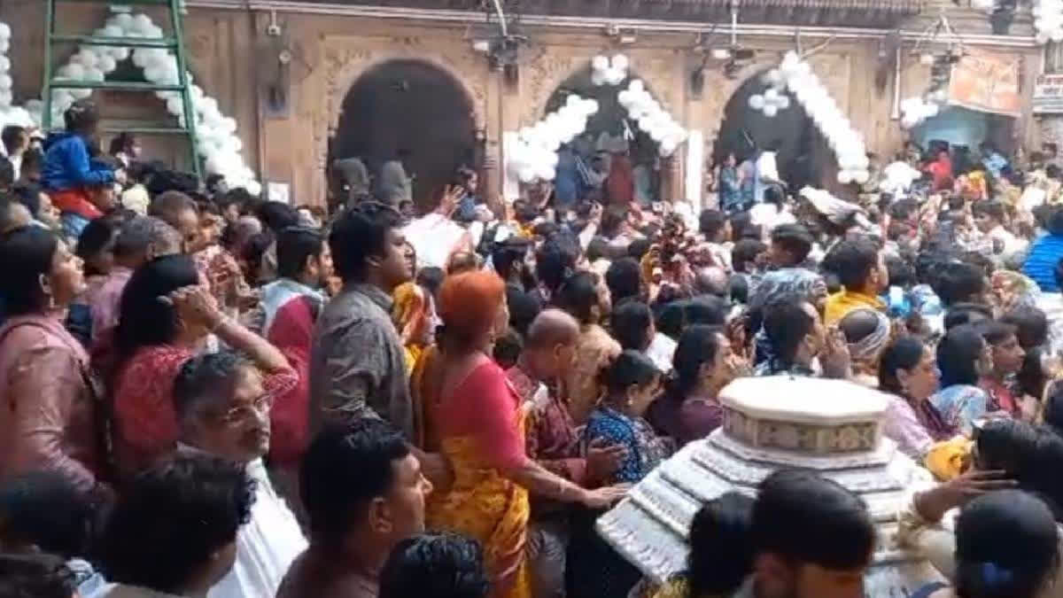 File photo of devotees at Banke Bihari Temple