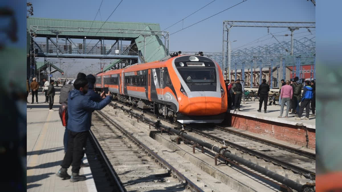 Vande Bharat Train From Delhi Reaches Kashmir