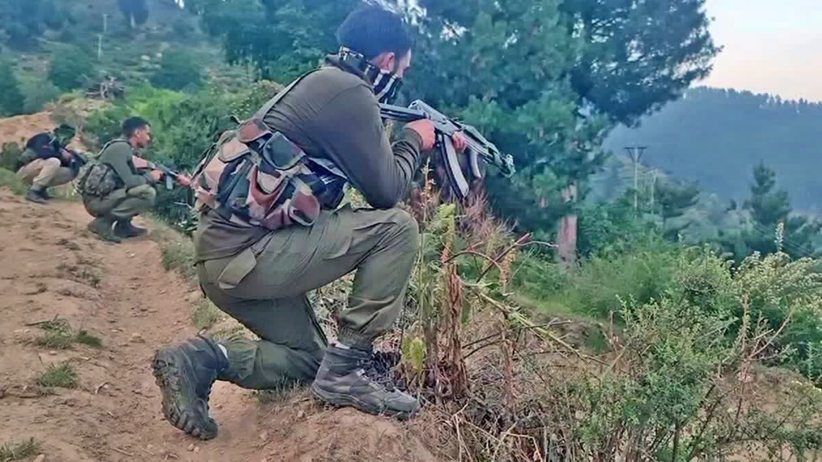 KATHUA TERRORISTS EXCHANGE OF FIRE  INDIAN ARMY SEARCH OPERATION IN JK  ജമ്മു കശ്‌മീര്‍ ഭീകരാക്രമണം  കത്വയില്‍ സൈനിക തെരച്ചില്‍