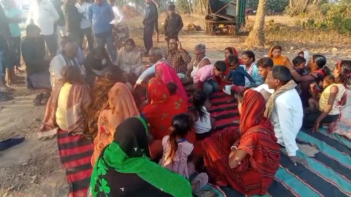 VILLAGERS PROTEST IN DEOGHAR