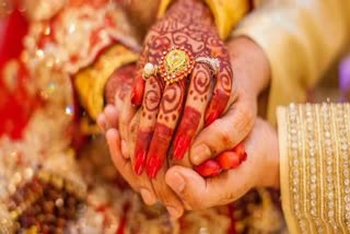 UPs Gorakhpur  Womens Marriage news  UP Marriage two women  Kavita and Gunja alias Bablu