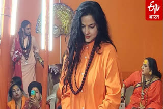 prayagraj-mahakumbh-2025-bollywood-actress-mamta-kulkarni-became-mahamandaleshwar-of-kinrar-akhara-offered-pind-daan-of-herself-and-her-family-at-sangam