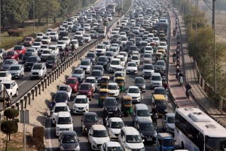 ile photo of a traffic jam in New Delhi