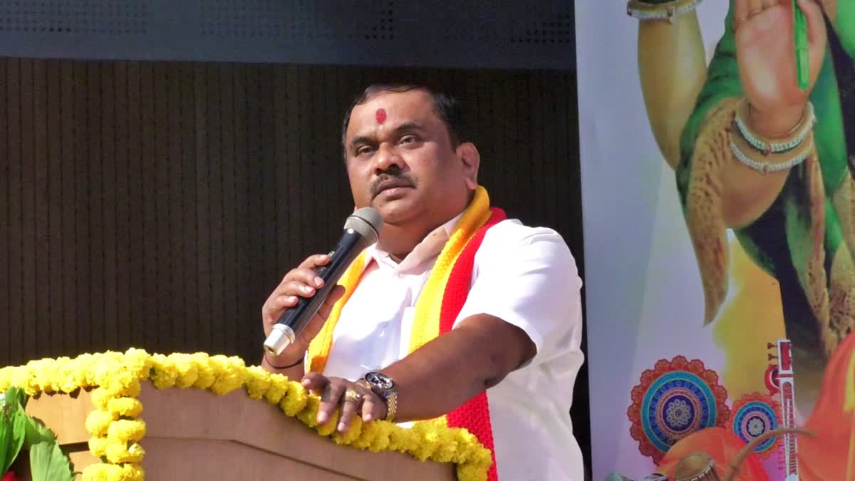 Karave State President Narayana Gowda