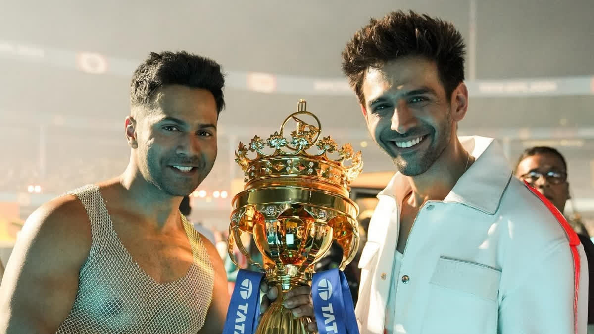 Kartik Aaryan, Varun Dhawan pose with WPL trophy