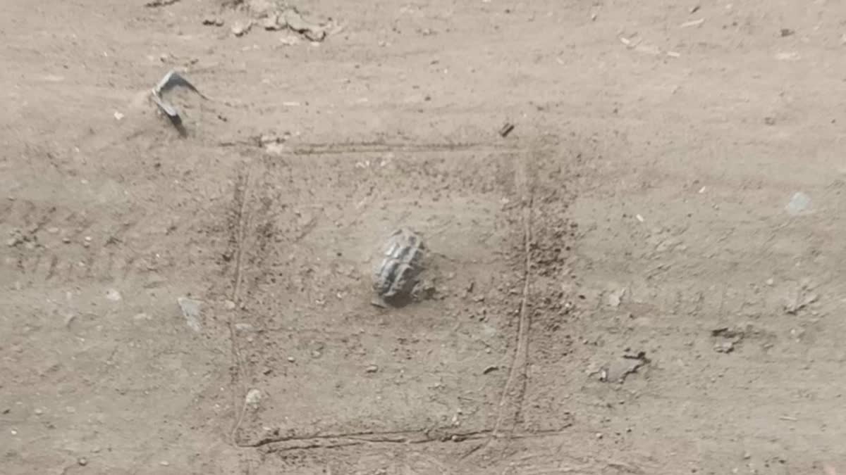 Etv Bharatrusted-grenade-found-in-kishtwar-pia-balloon-found-in-samba