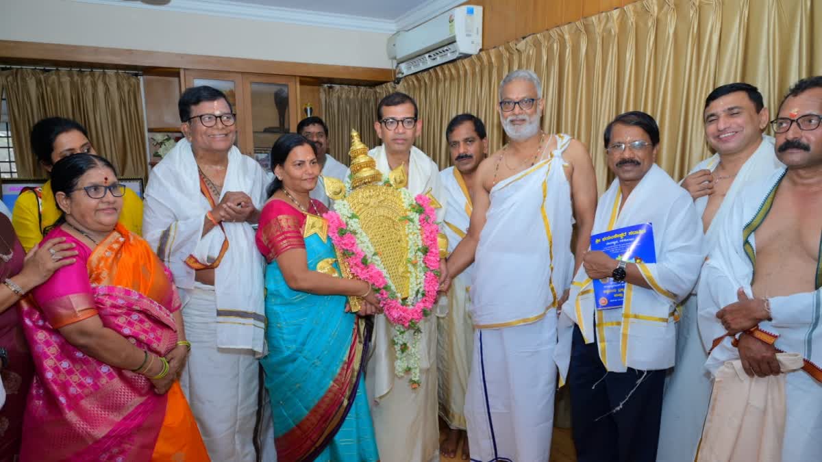 devotee gave gold to Kukke Subrahmanya temple
