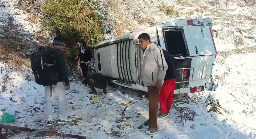 Tempo traveler slipped on snow